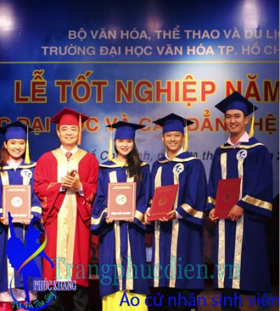 Lễ phục trao bằng tốt nghiệp