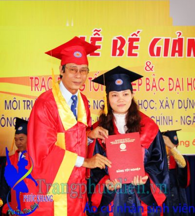 Lễ phục tốt nghiệp sinh viên