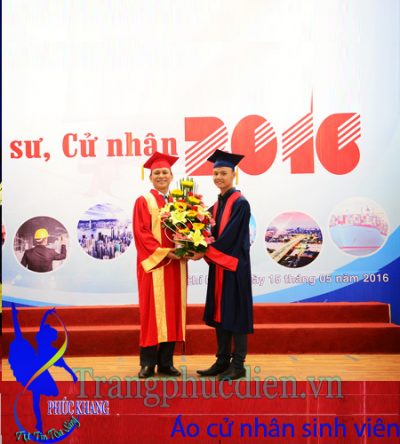 Áo trao bằng kỹ sư