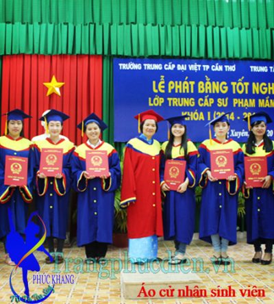 Áo mũ nhận bằng trung cấp
