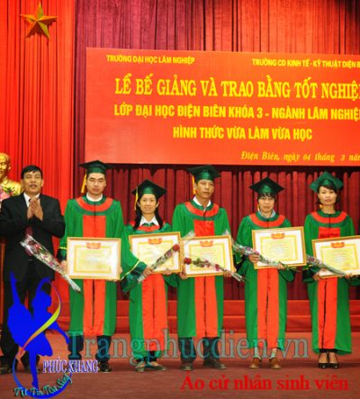 Áo nhận bằng tốt nghiệp sinh viên